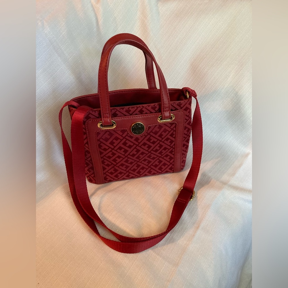 Read Tommy Hilfiger purse